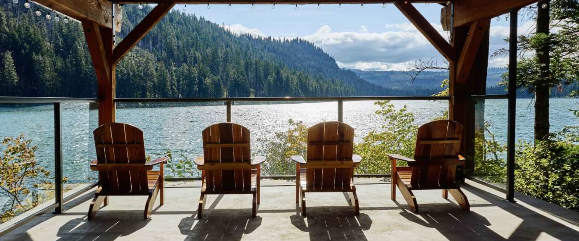 Explore Unique Lakeside Retreats for Your Family Vacation